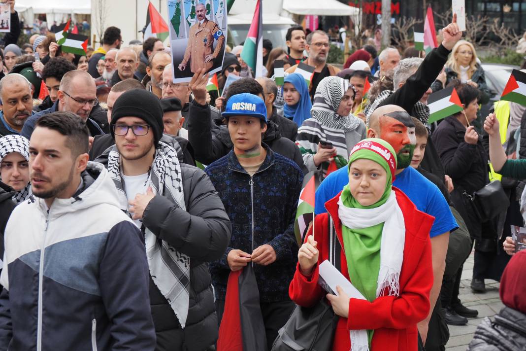 Londra ve Saraybosna'da İsrail protestosu! Binlerce kişi sokaklara döküldü 29